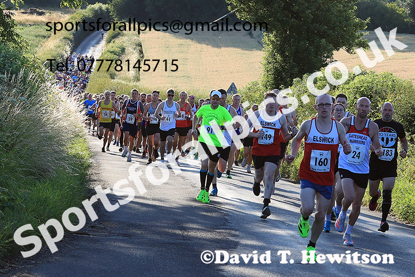 The 2025 Tynedale Pie n Peas 10k Road Race, Ovington to Low Prudhoe, Northumberland. Photo: David T. Hewitson/Sports for All Pics